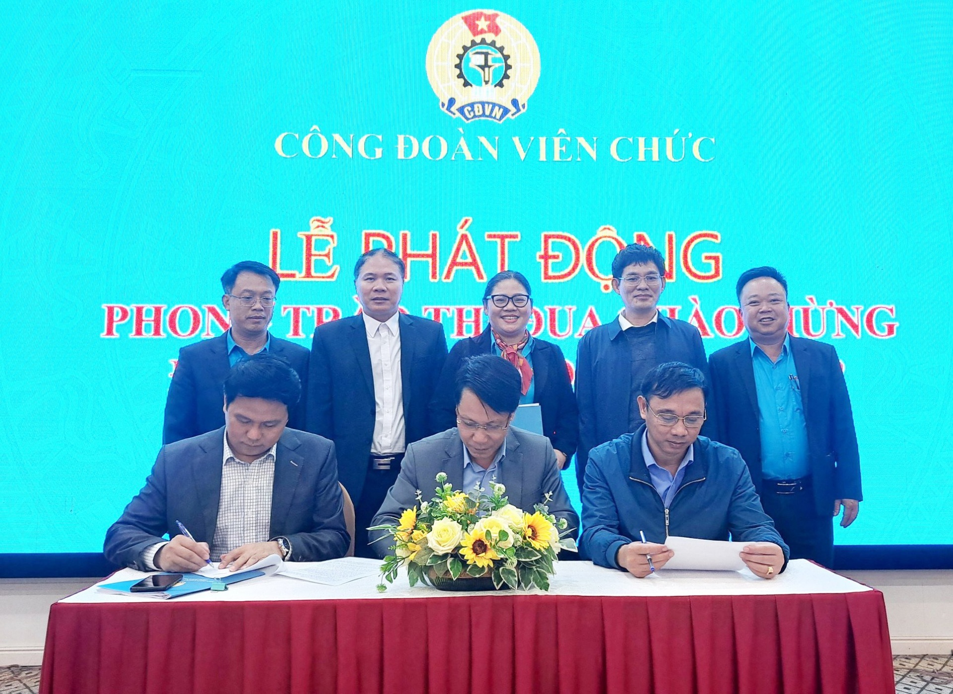 Công đoàn Viên chức tỉnh Nghệ An: Tổ chức nhiều hoạt động tạo điểm nhấn trong năm 2022 Công đoàn Viên chức tỉnh Nghệ An: Tổ chức nhiều hoạt động tạo điểm nhấn trong năm 2022