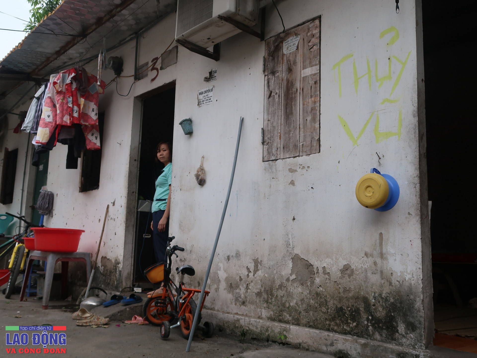 Công nhân “giật gấu vá vai” vì không có tích luỹ