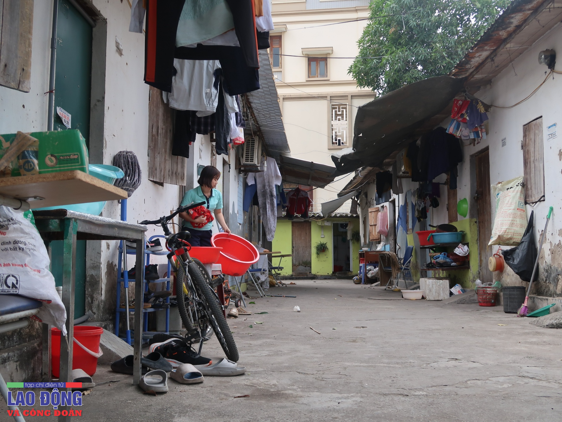 Công nhân “giật gấu vá vai” vì không có tích luỹ