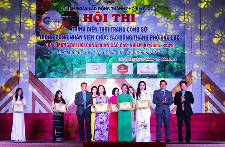 Lâm Đồng: Sôi nổi và ấn tượng với Hội thi thời trang công sở Lâm Đồng: Sôi nổi và ấn tượng với Hội thi thời trang công sở