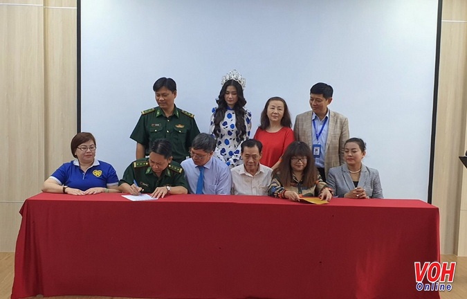 Ký Biên bản liên tịch thực hiện chương trình Vì biển đảo xanh Tổ quốc