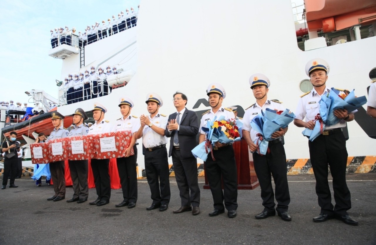 Tiễn đoàn công tác đi thăm quân và dân huyện đảo Trường Sa nhân dịp Xuân Quý Mão 2023 Tiễn đoàn công tác đi thăm quân và dân huyện đảo Trường Sa nhân dịp Xuân Quý Mão 2023