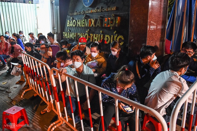 “Bán lúa non” bảo hiểm xã hội và những khoảng trống an sinh