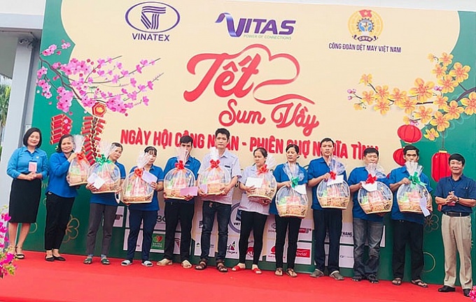 Thưởng Tết trung bình của người lao động Dệt May là 15 triệu đồng/người Thưởng Tết trung bình của người lao động Dệt May là 15 triệu đồng/người