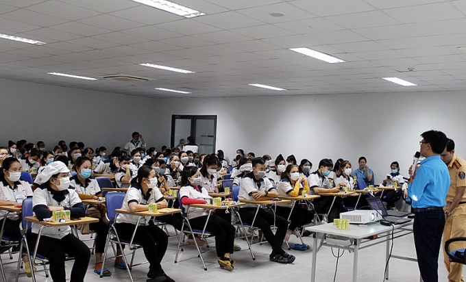 LĐLĐ tỉnh Quảng Ngãi tuyên truyền phòng, chống ma túy cho gần 3.000 công nhân lao động LĐLĐ tỉnh Quảng Ngãi tuyên truyền phòng, chống ma túy cho gần 3.000 công nhân lao động