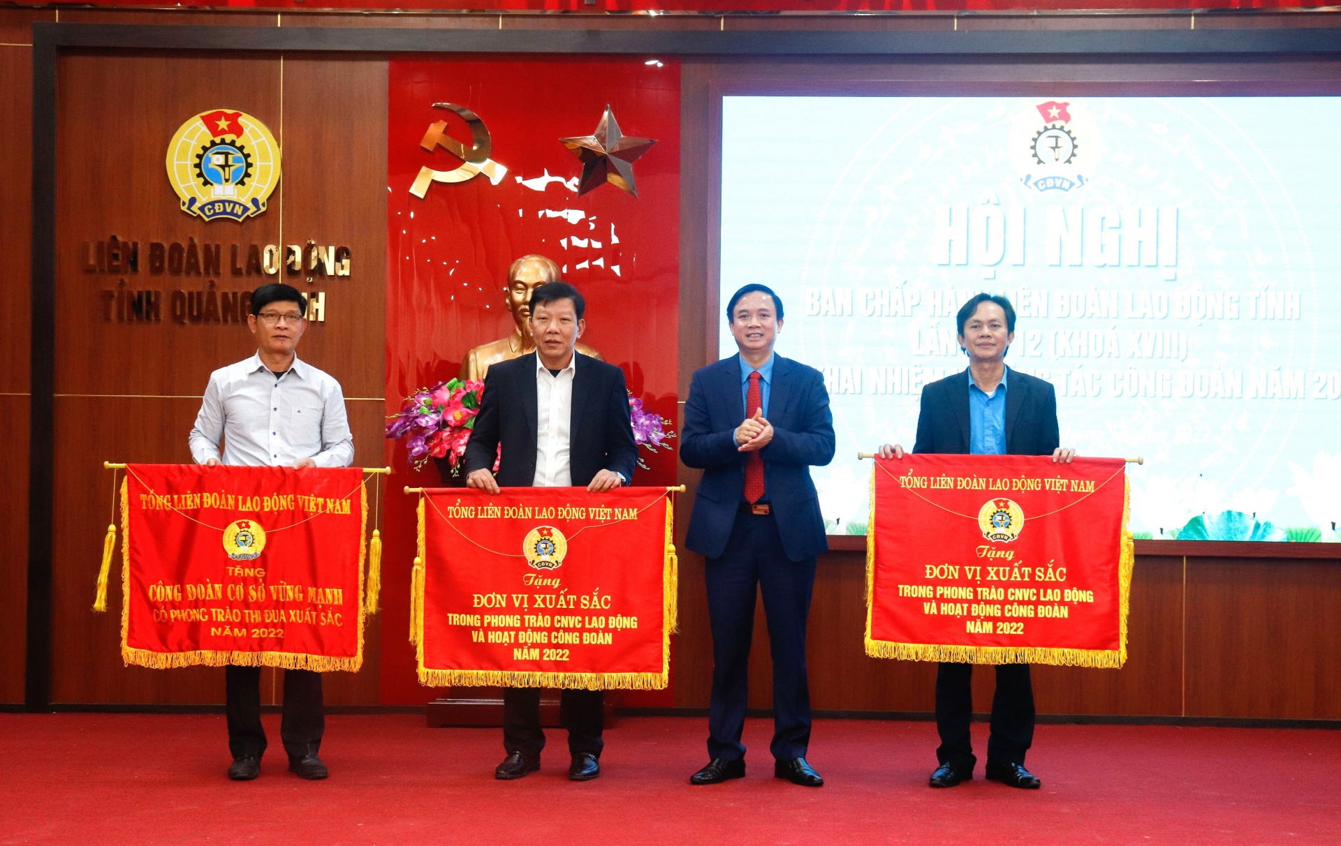 Công đoàn Quảng Bình hỗ trợ gần 34.000 đoàn viên, NLĐ khó khăn trong năm 2022 Công đoàn Quảng Bình hỗ trợ gần 34.000 đoàn viên, NLĐ khó khăn trong năm 2022