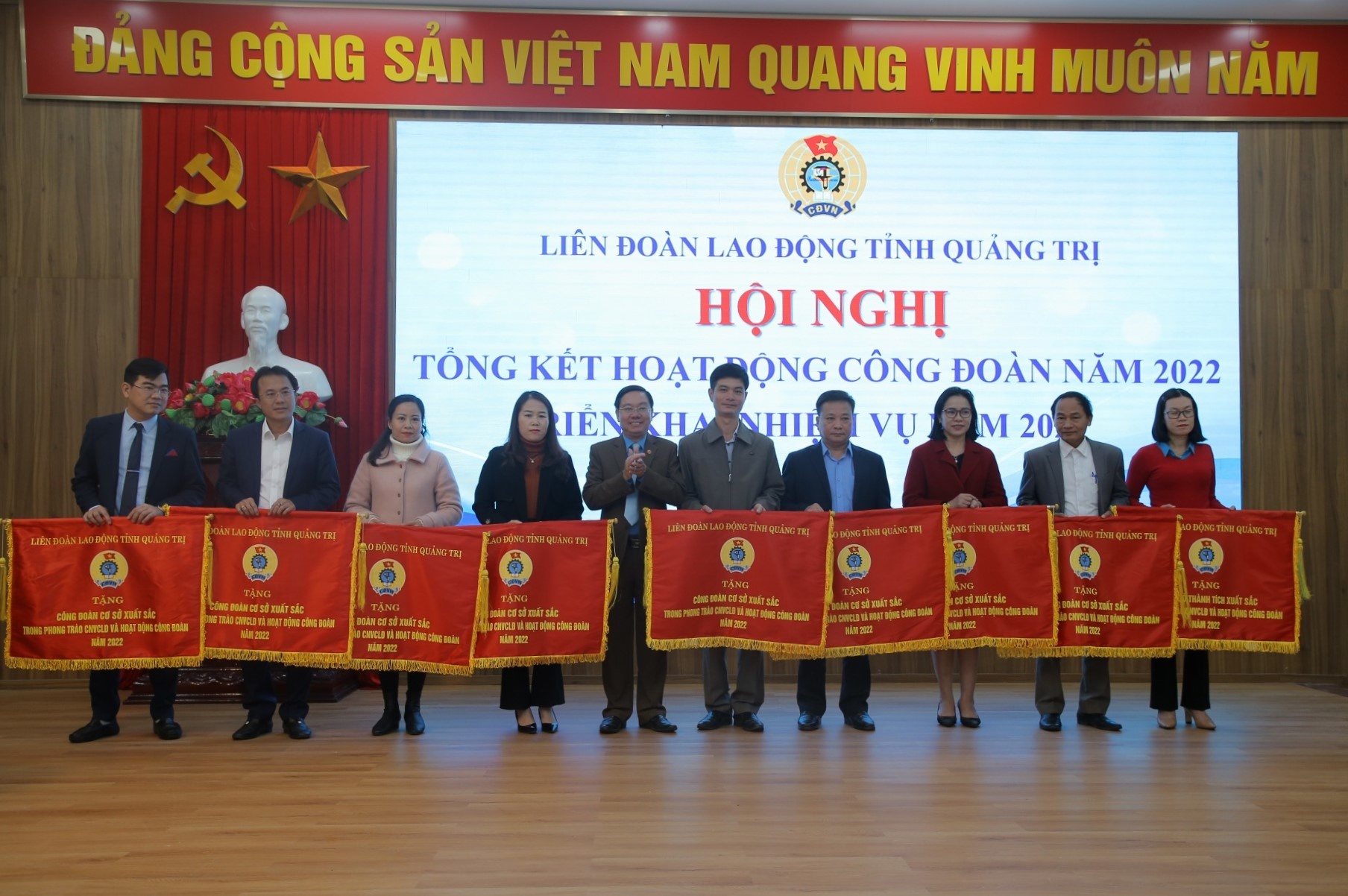 Công đoàn Quảng Trị hỗ trợ hơn 30.000 đoàn viên, NLĐ khó khăn trong năm 2022 Công đoàn Quảng Trị hỗ trợ hơn 30.000 đoàn viên, NLĐ khó khăn trong năm 2022