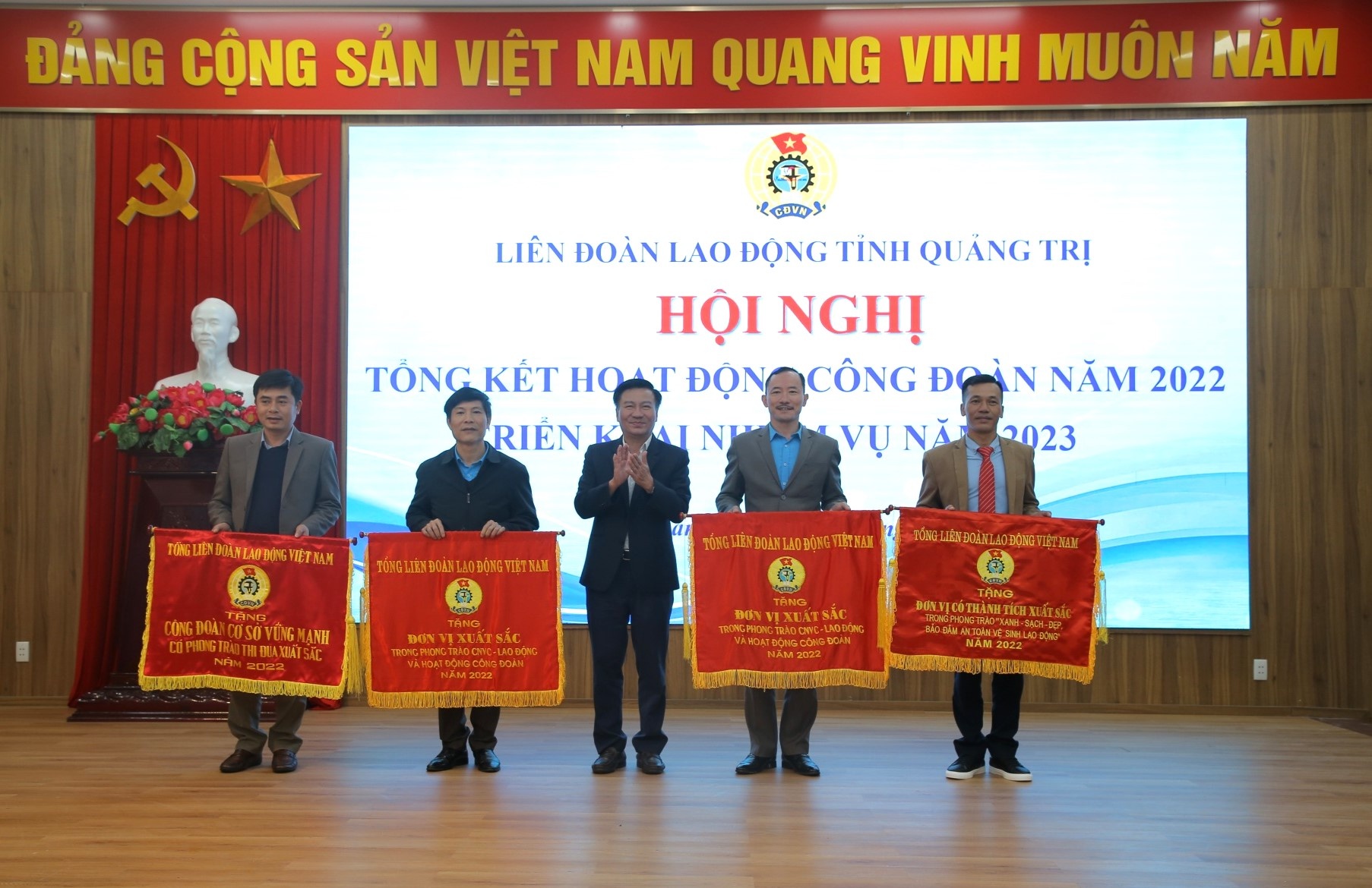 Công đoàn Quảng Trị hỗ trợ hơn 30.000 đoàn viên, NLĐ khó khăn trong năm 2022 Công đoàn Quảng Trị hỗ trợ hơn 30.000 đoàn viên, NLĐ khó khăn trong năm 2022