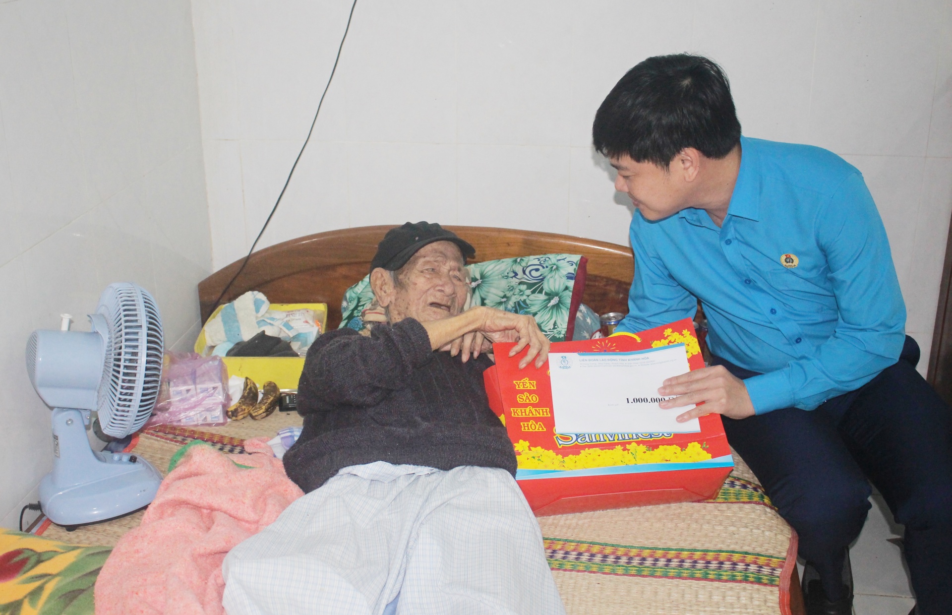 LĐLĐ tỉnh Khánh Hòa: Nhiều phần quà ý nghĩa đến với người có công dịp năm mới LĐLĐ tỉnh Khánh Hòa: Nhiều phần quà ý nghĩa đến với người có công dịp năm mới