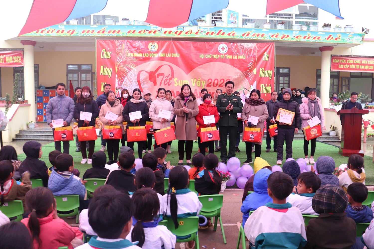 “Tết sum vầy” nơi vùng cao Phong Thổ