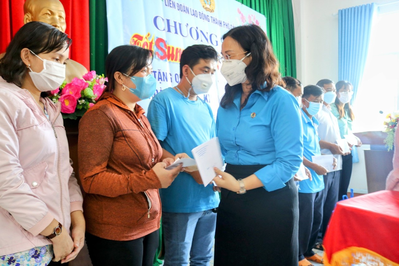 ĐBSCL: Chợ Tết Công đoàn 2023 có nhiều hoạt động phong phú, hàng hóa đa dạng ĐBSCL: Chợ Tết Công đoàn 2023 có nhiều hoạt động phong phú, hàng hóa đa dạng