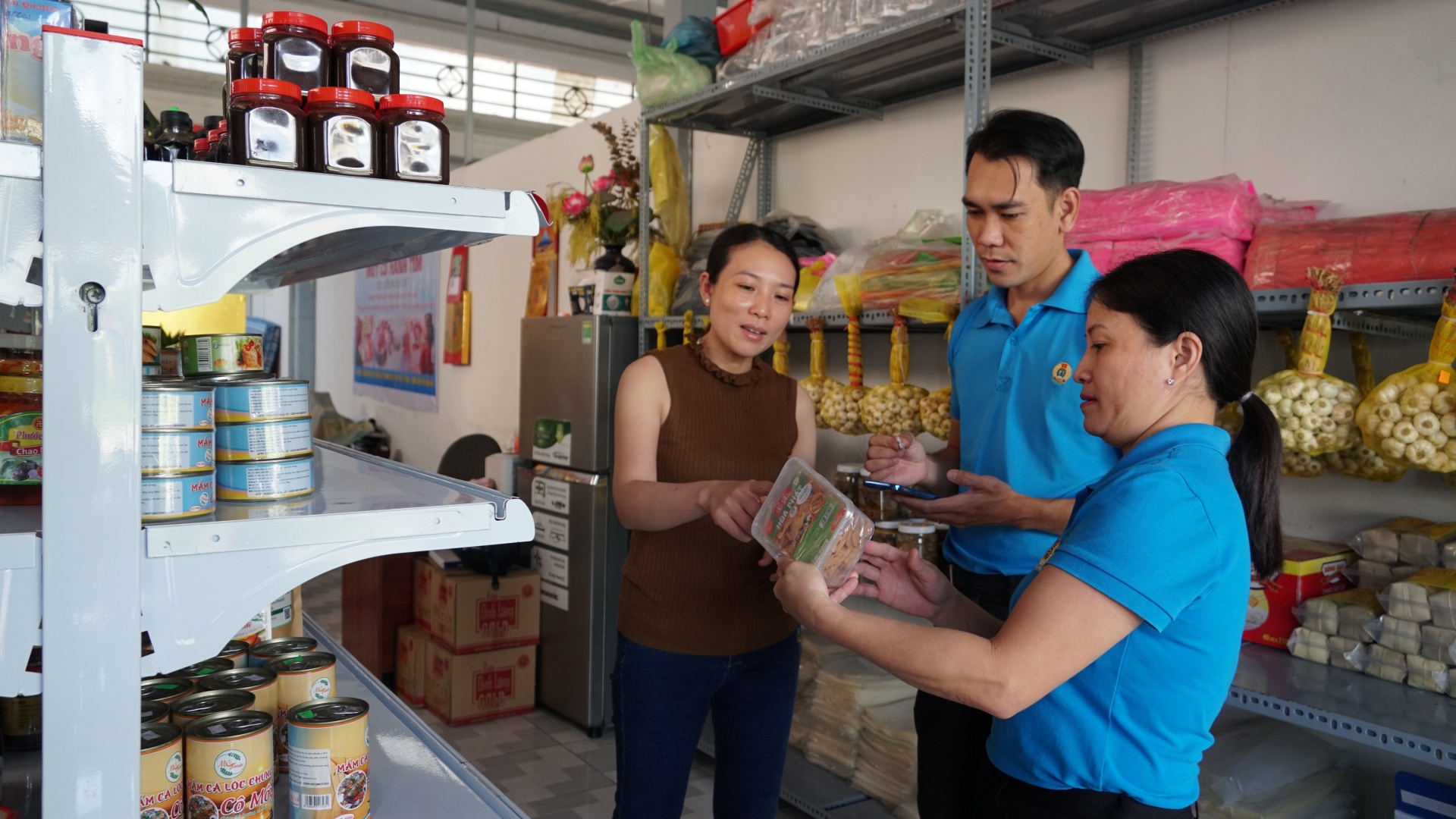 Mang hương xuân đến đoàn viên, người lao động Chợ Tết Công đoàn: Mang hương xuân đến đoàn viên, người lao động