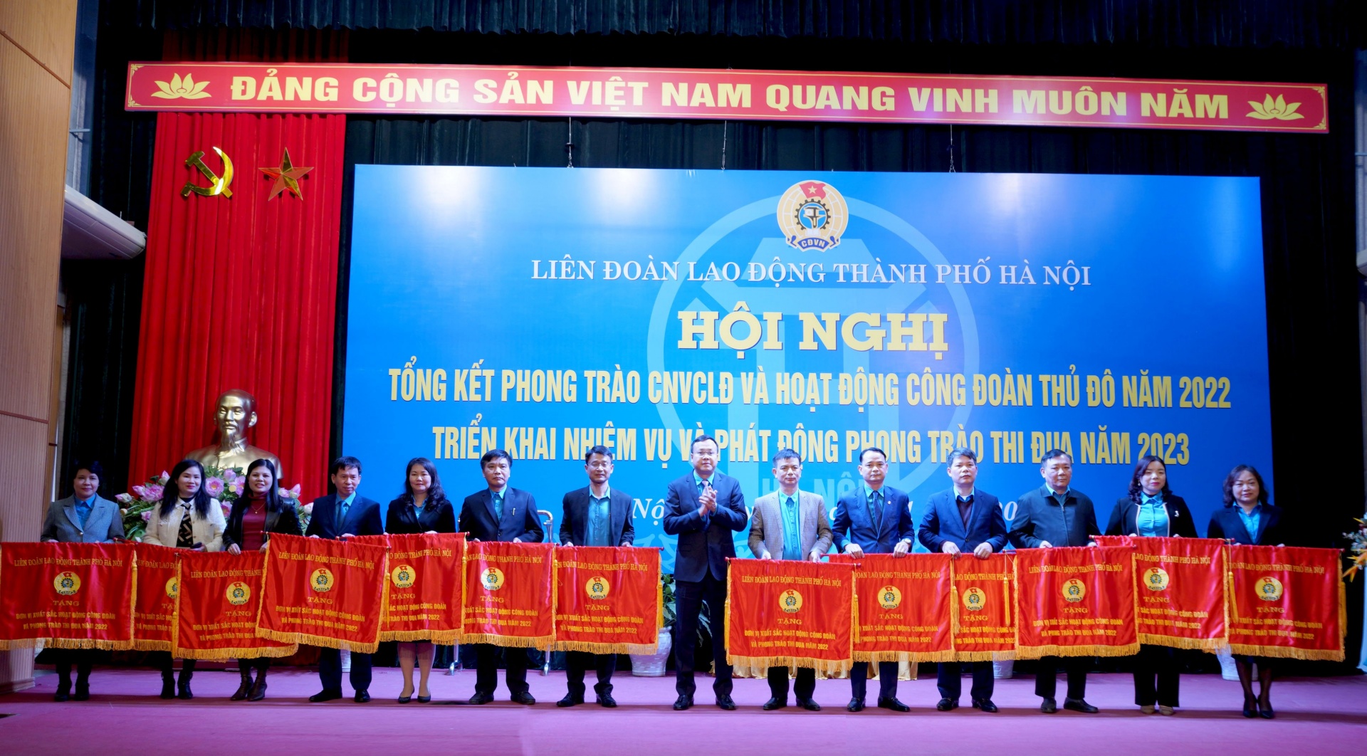 Đổi mới các hoạt động chăm lo, đại diện, bảo vệ người lao động một cách hiệu quả Đổi mới các hoạt động chăm lo, đại diện, bảo vệ người lao động một cách hiệu quả