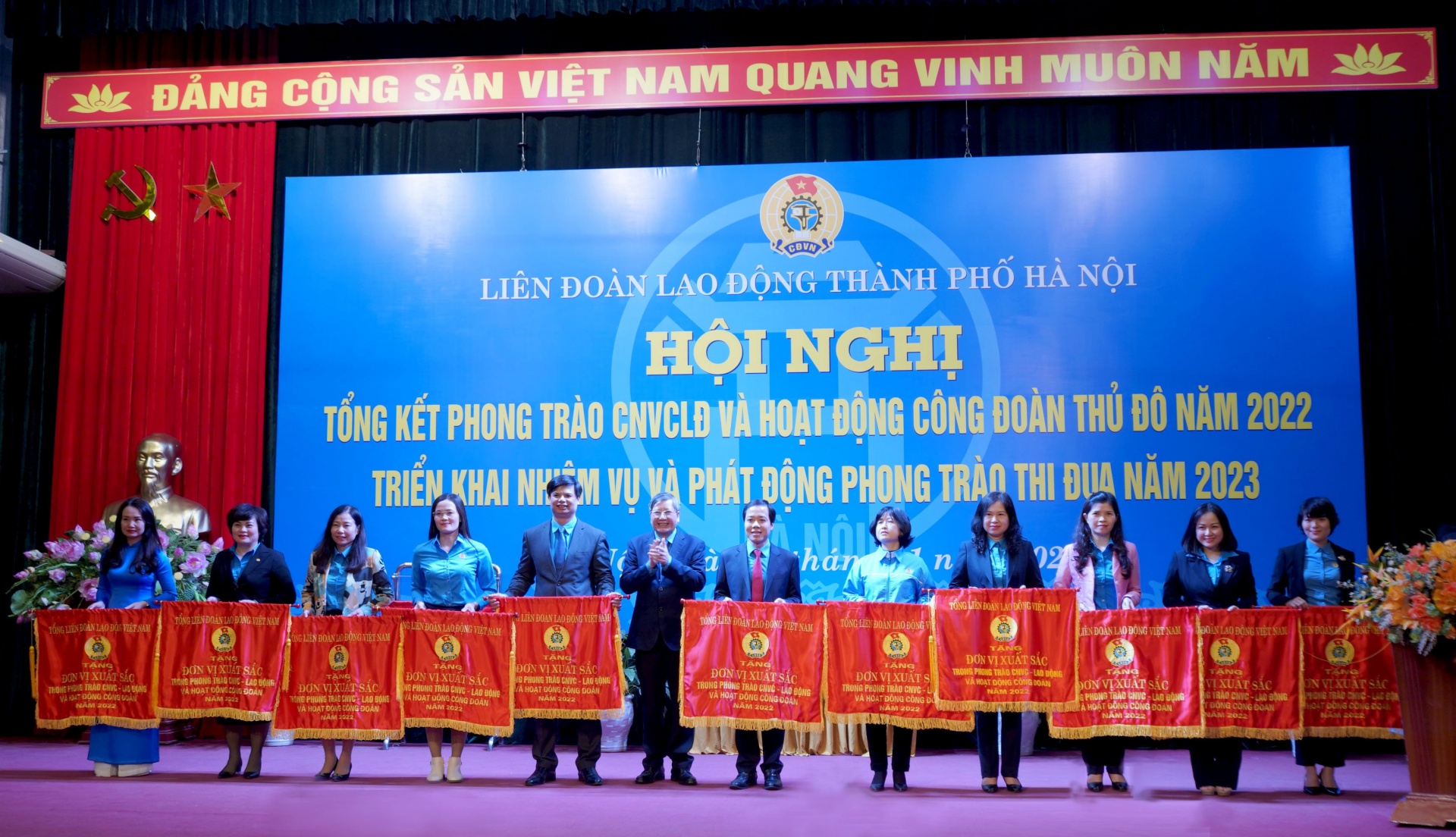 Đổi mới các hoạt động chăm lo, đại diện, bảo vệ người lao động một cách hiệu quả Đổi mới các hoạt động chăm lo, đại diện, bảo vệ người lao động một cách hiệu quả