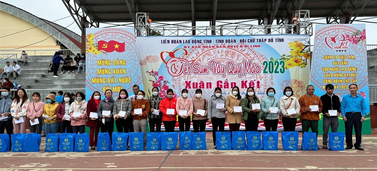 “Chợ tết Công đoàn năm 2023” ở Lâm Đồng sôi nổi và ấm tình đoàn viên “Chợ tết Công đoàn năm 2023” ở Lâm Đồng sôi nổi và ấm tình đoàn viên