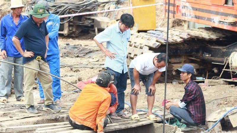 Vụ bé 10 tuổi rơi ống sâu 35m: Đã không có phép màu nào xảy ra!