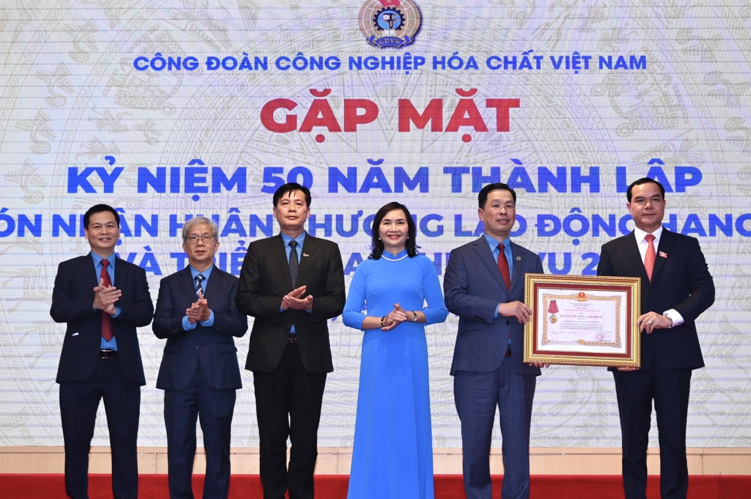 Công đoàn Hóa chất Việt Nam đón nhận Huân chương Lao động hạng Ba