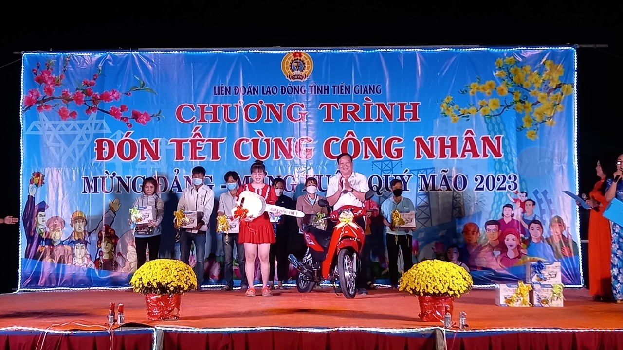 LĐLĐ Tiền Giang: Hàng nghìn đoàn viên, NLĐ hạnh phúc đón “Tết sum vầy” 2023 LĐLĐ Tiền Giang: Hàng nghìn đoàn viên, NLĐ hạnh phúc đón “Tết sum vầy” 2023