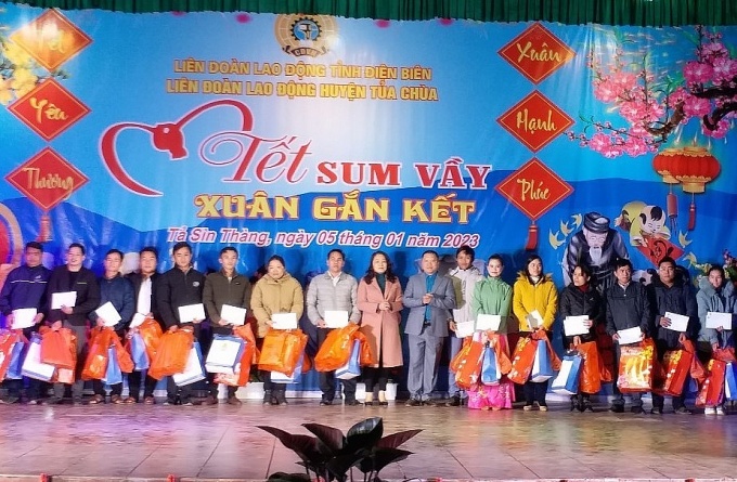 LĐLĐ huyện Tủa Chùa (Điện Biên): Nhiều hoạt động ý nghĩa chăm lo Tết cho đoàn viên, NLĐ LĐLĐ huyện Tủa Chùa (Điện Biên): Nhiều hoạt động ý nghĩa chăm lo Tết cho đoàn viên, NLĐ