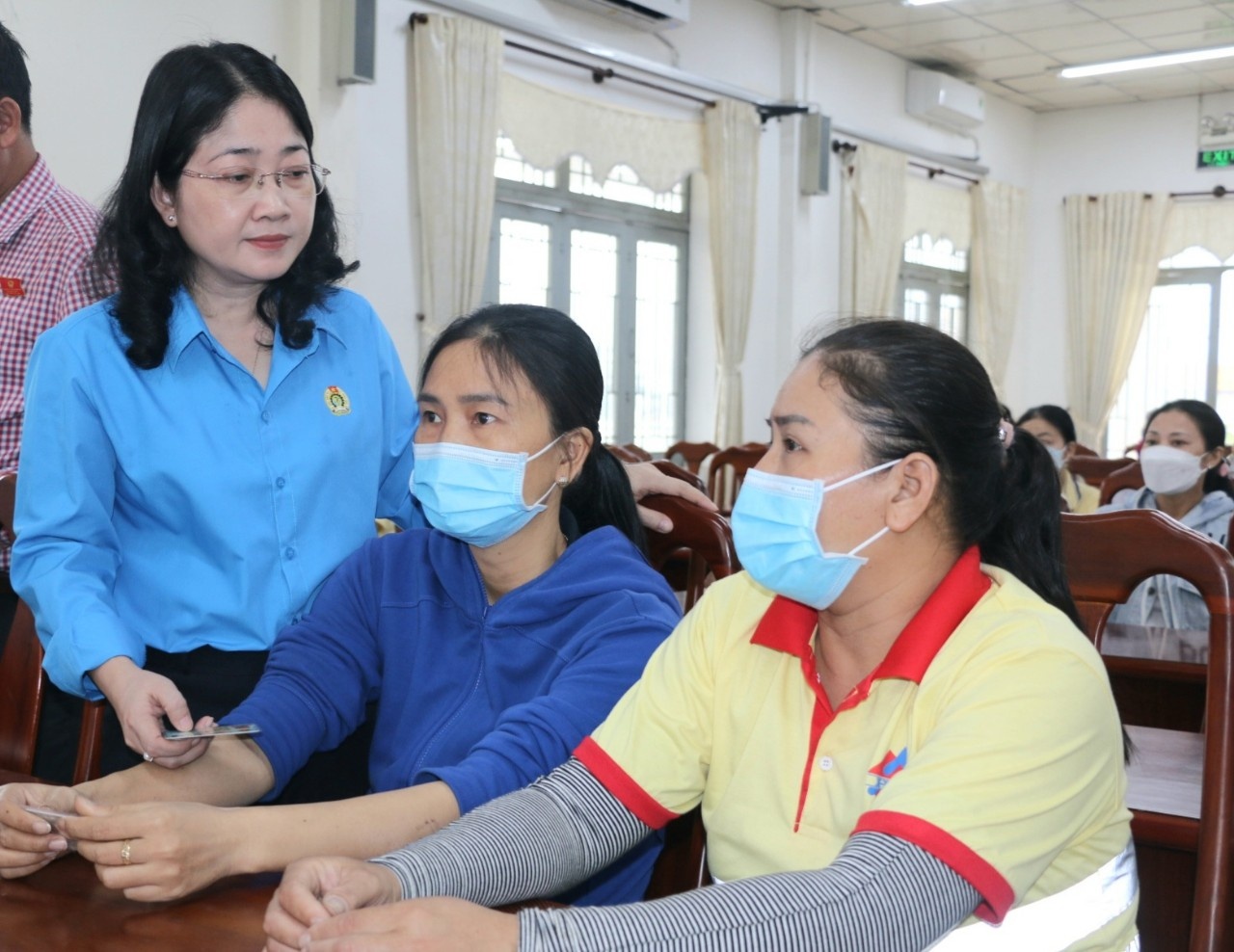 Bình Dương: Công đoàn, chính quyền đến thăm, tặng quà Tết cho đoàn viên, NLĐ khó khăn Bình Dương: Công đoàn, chính quyền đến thăm, tặng quà Tết cho đoàn viên, NLĐ khó khăn