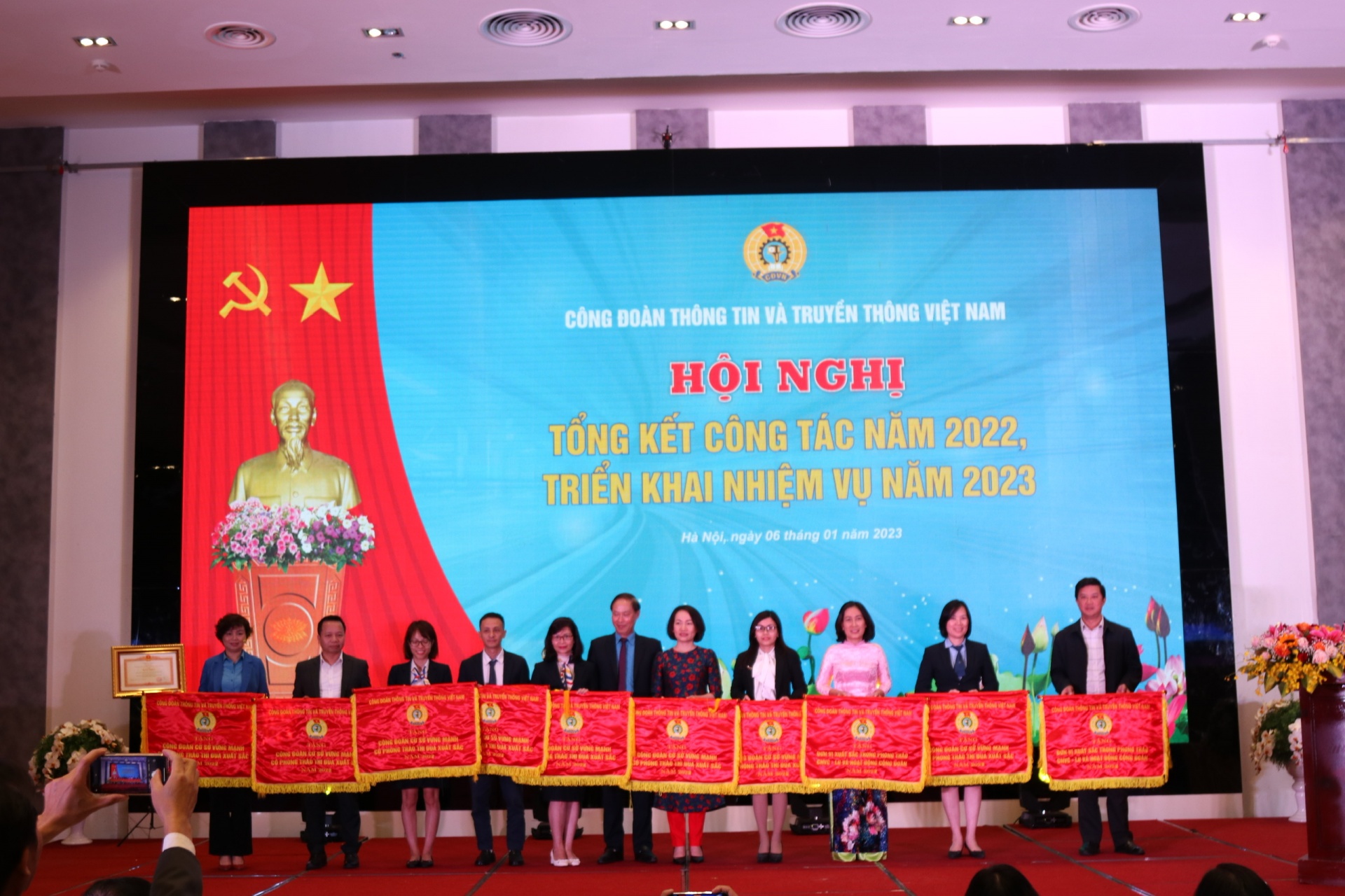 Công đoàn TTTTVN: Nỗ lực chia sẻ khó khăn với người lao động