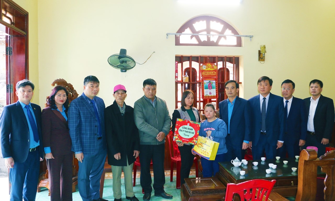 Mang Tết đến với người thợ mỏ Mang Tết đến với người thợ mỏ