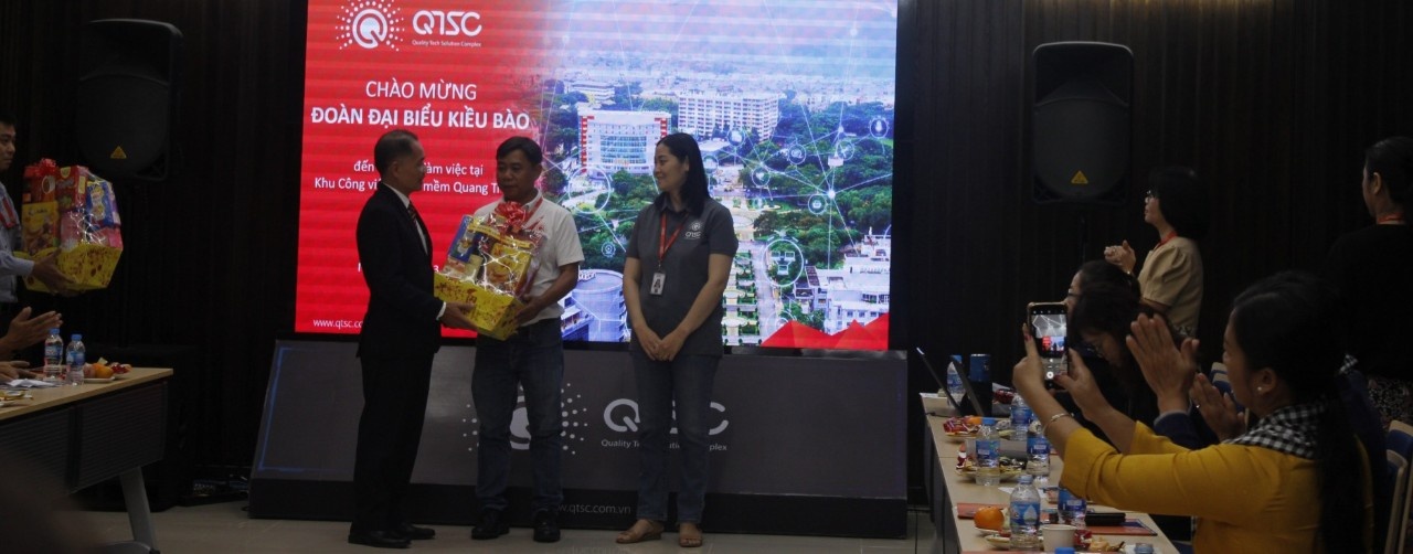 Hơn 1.600 đại biểu người Việt Nam ở nước ngoài họp mặt, tham quan TP.HCM Hơn 1.600 đại biểu người Việt Nam ở nước ngoài họp mặt, tham quan TP.HCM