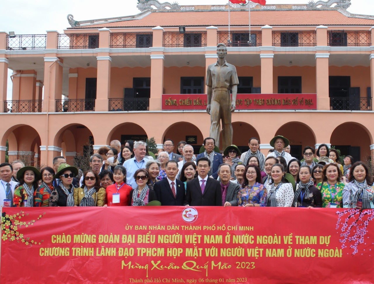 Hơn 1.600 đại biểu người Việt Nam ở nước ngoài họp mặt, tham quan TP.HCM Hơn 1.600 đại biểu người Việt Nam ở nước ngoài họp mặt, tham quan TP.HCM