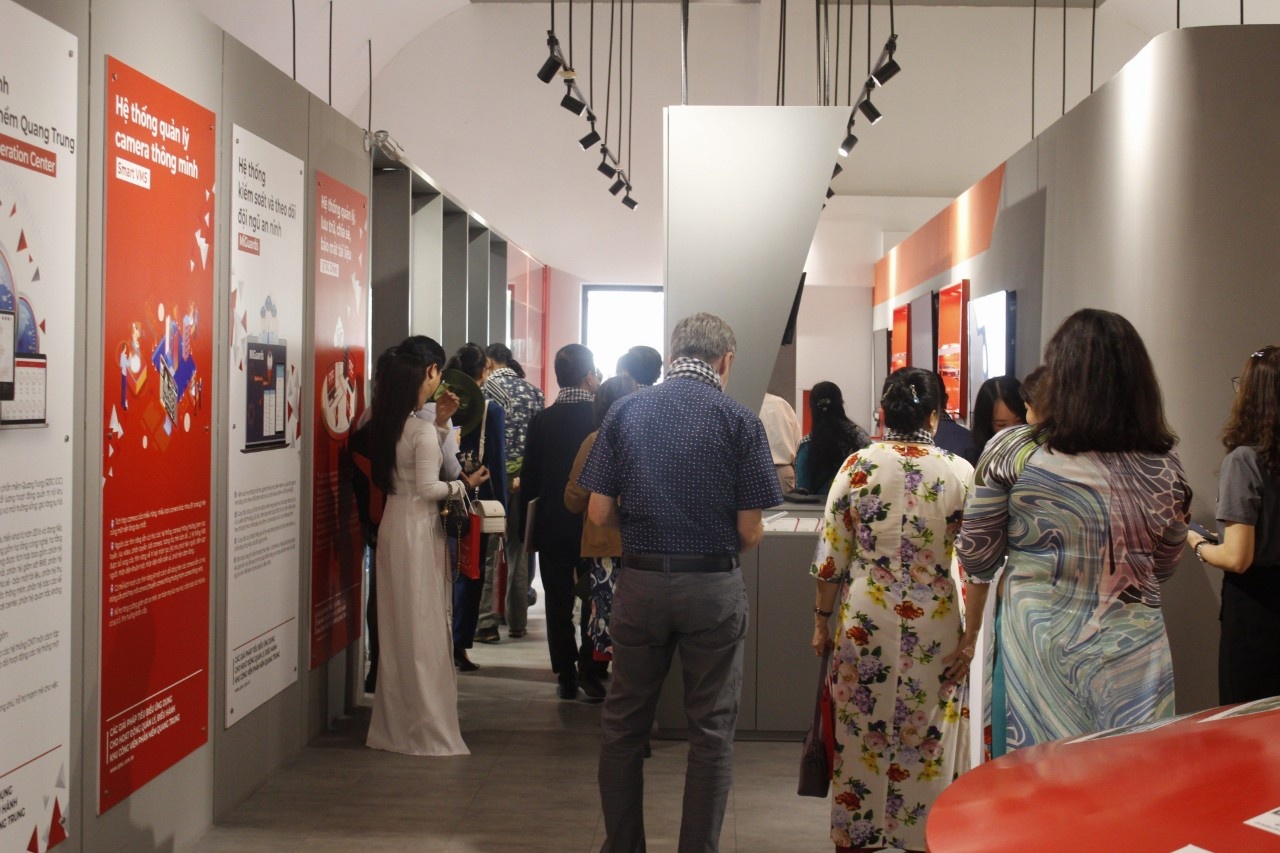 Hơn 1.600 đại biểu người Việt Nam ở nước ngoài họp mặt, tham quan TP.HCM Hơn 1.600 đại biểu người Việt Nam ở nước ngoài họp mặt, tham quan TP.HCM