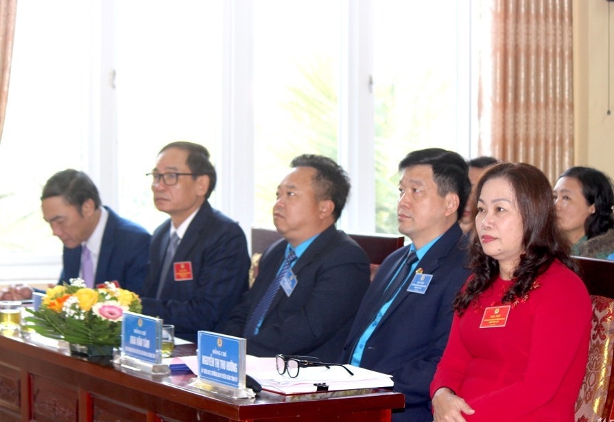 Phấn đấu trở thành đơn vị kiểu mẫu của Công đoàn Viên chức tỉnh Nghệ An Phấn đấu trở thành đơn vị kiểu mẫu của Công đoàn Viên chức tỉnh Nghệ An