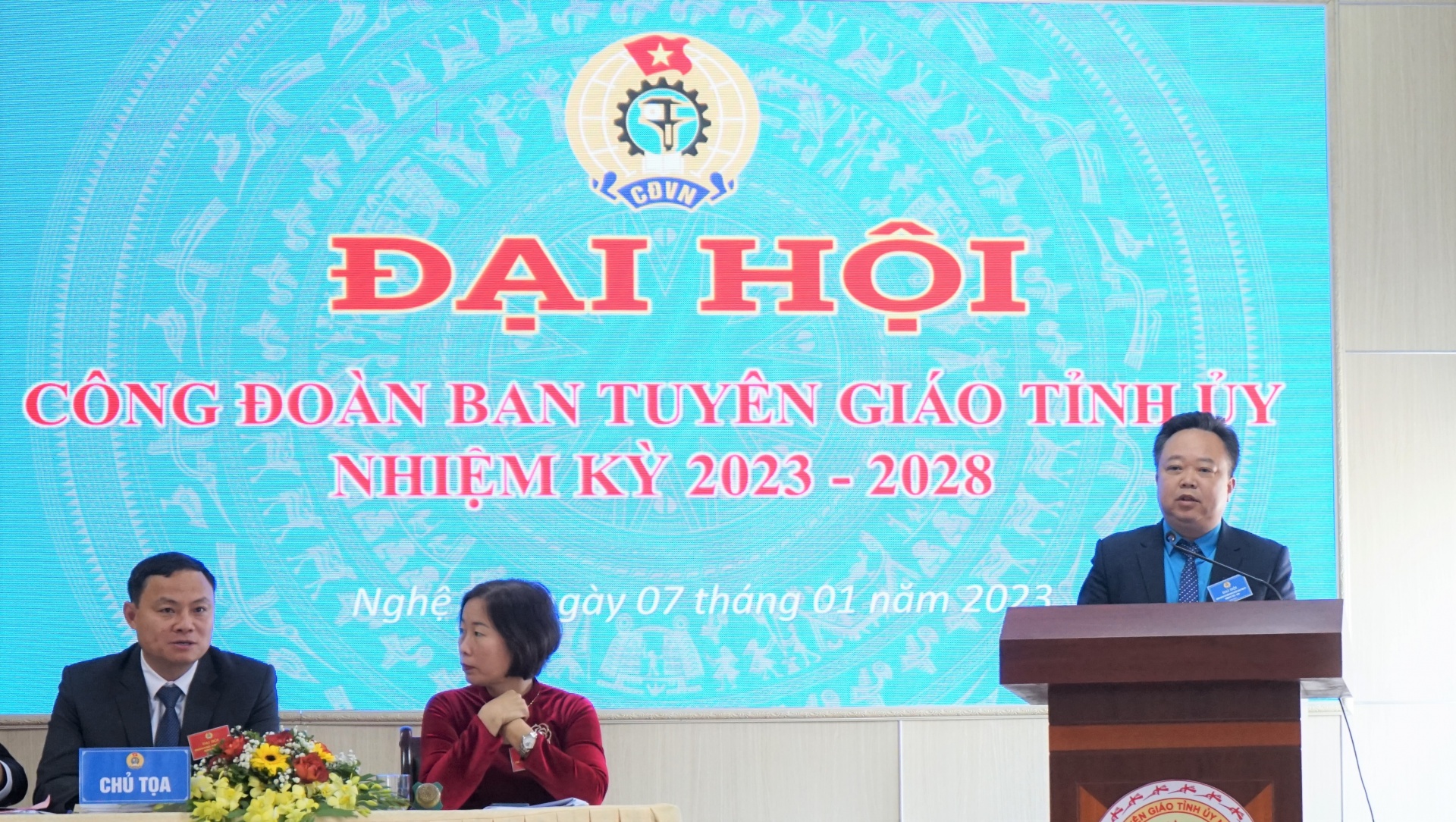 Phấn đấu trở thành đơn vị kiểu mẫu của Công đoàn Viên chức tỉnh Nghệ An Phấn đấu trở thành đơn vị kiểu mẫu của Công đoàn Viên chức tỉnh Nghệ An