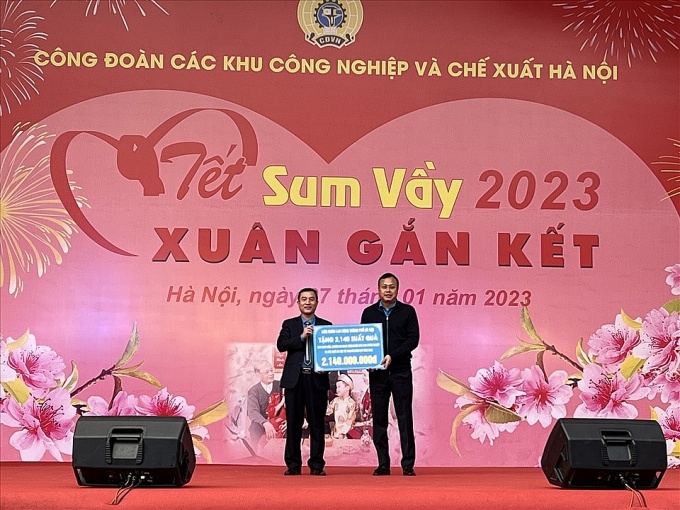 Công nhân khu công nghiệp - chế xuất Hà Nội ấm lòng tại Tết sum vầy - Xuân gắn kết Công nhân khu công nghiệp - chế xuất Hà Nội ấm lòng tại Tết sum vầy - Xuân gắn kết
