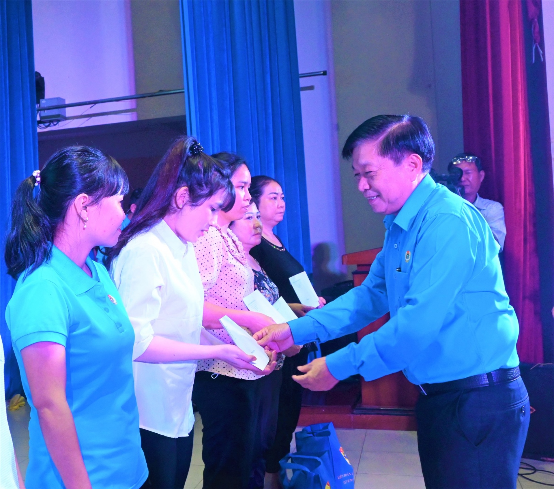 Long An: “Tết sum vầy - Xuân gắn kết” hỗ trợ đoàn viên, người lao động đón Tết