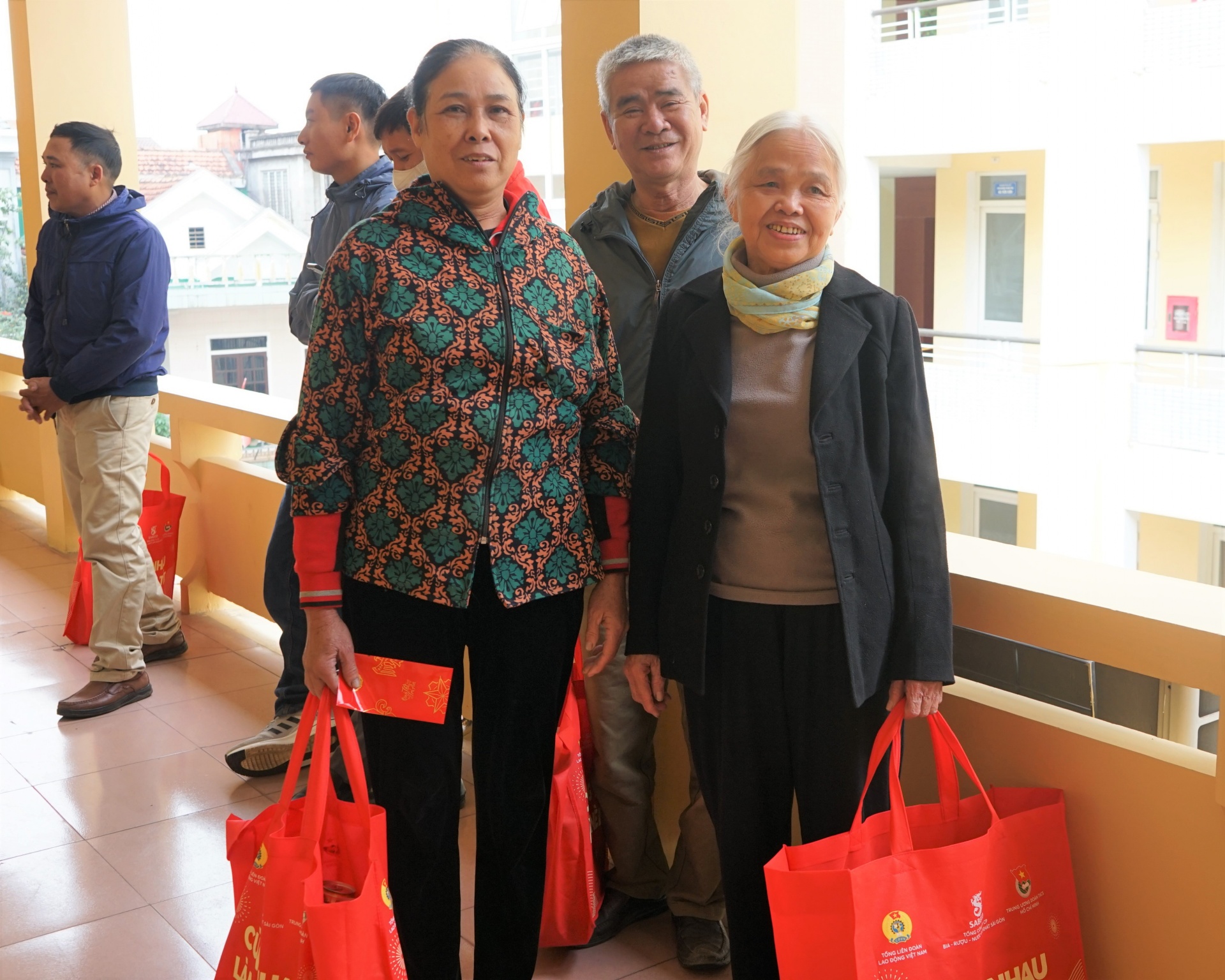 Trao 195 suất quà cho đoàn viên ngành GTVT Nghệ An Trao 195 suất quà cho đoàn viên ngành GTVT Nghệ An