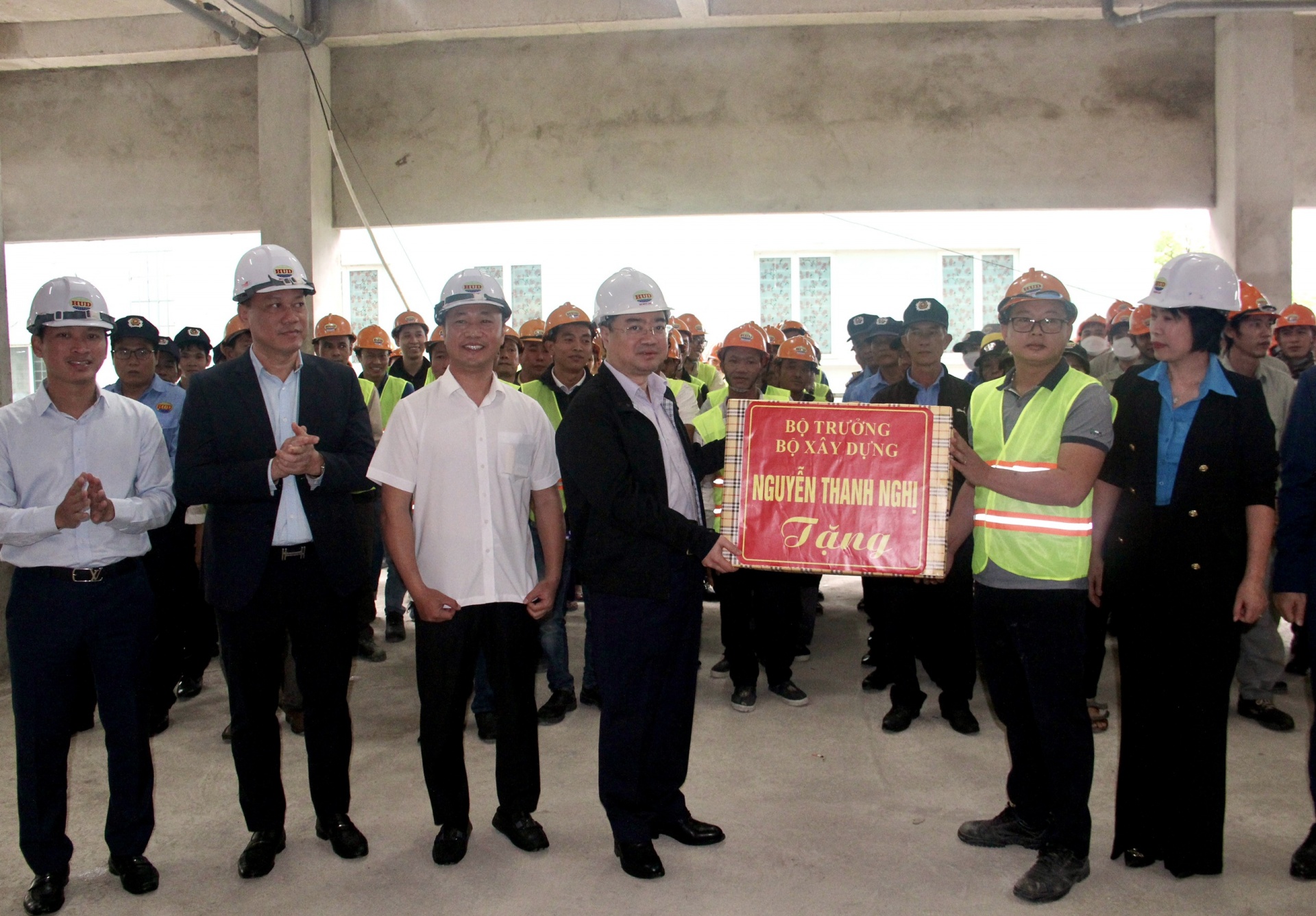 Bộ trưởng Nguyễn Thanh Nghị: Cần quan tâm hơn nữa đời sống người lao động Bộ trưởng Nguyễn Thanh Nghị: Cần quan tâm hơn nữa đời sống người lao động