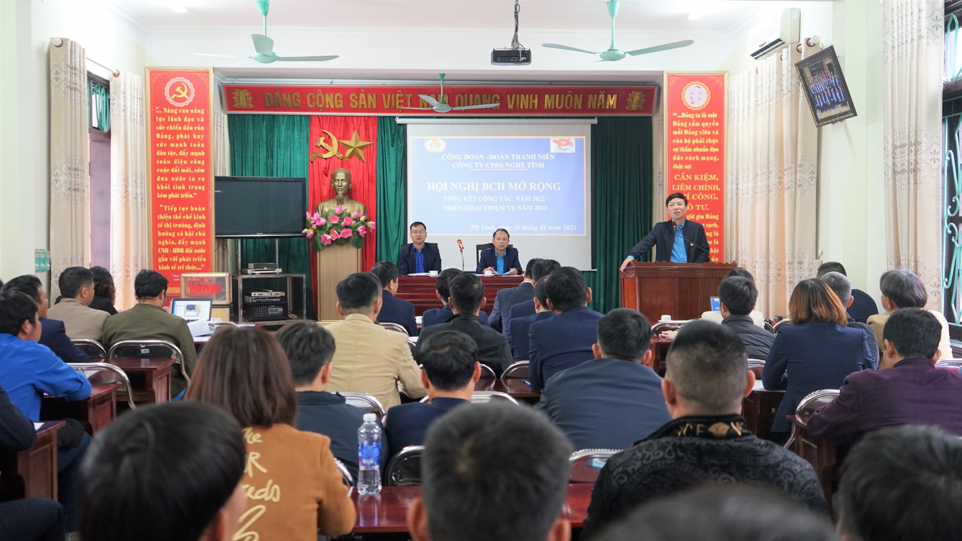 Chăm lo tốt hơn cho người lao động, tạo không khí phấn khởi trong năm đại hội