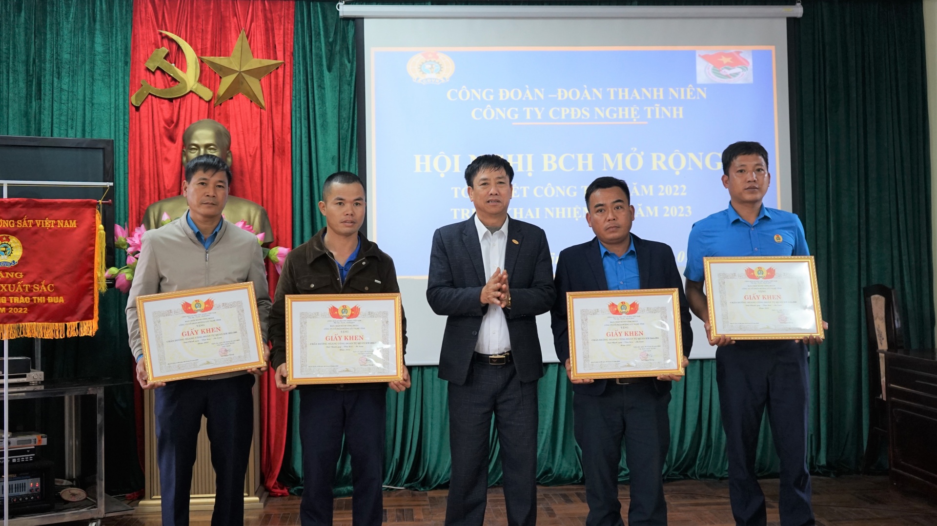 Chăm lo tốt hơn cho người lao động, tạo không khí phấn khởi trong năm đại hội