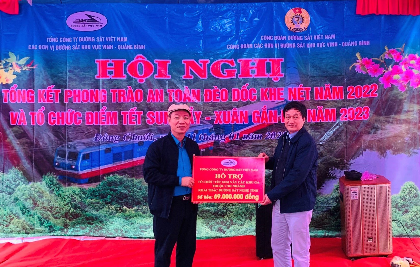 Người lao động cảm ơn sự quan tâm, đùm bọc của Công đoàn Đường sắt Việt Nam Người lao động cảm ơn sự quan tâm, đùm bọc của Công đoàn Đường sắt Việt Nam