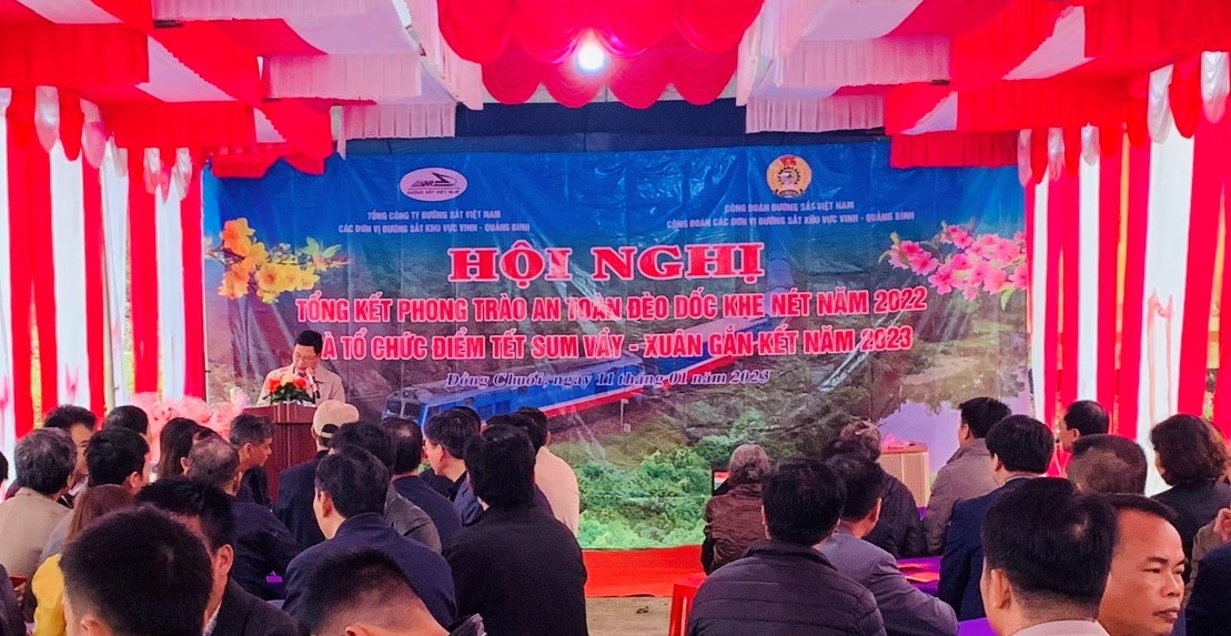 Người lao động cảm ơn sự quan tâm, đùm bọc của Công đoàn Đường sắt Việt Nam Người lao động cảm ơn sự quan tâm, đùm bọc của Công đoàn Đường sắt Việt Nam