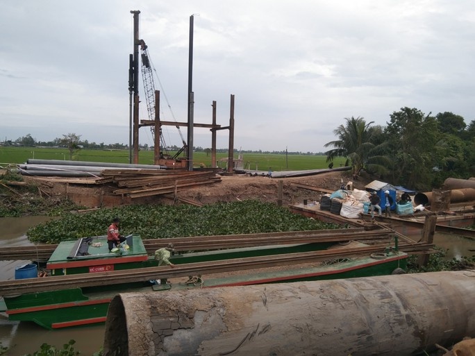 Vụ bé 10 tuổi rơi ống sâu 35m: Công tác cứu hộ bước qua ngày thứ 12 Vụ bé 10 tuổi rơi ống sâu 35m: Công tác cứu hộ bước qua ngày thứ 12