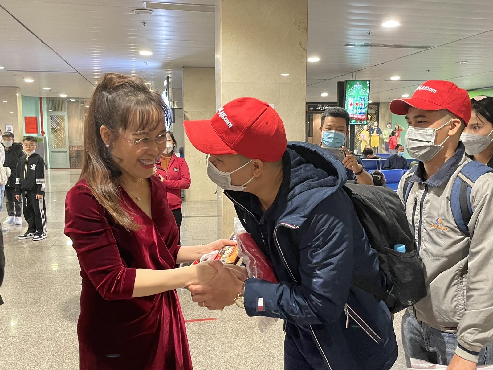 2 chuyến bay miễn phí đưa 500 người lao động về quê đón Tết