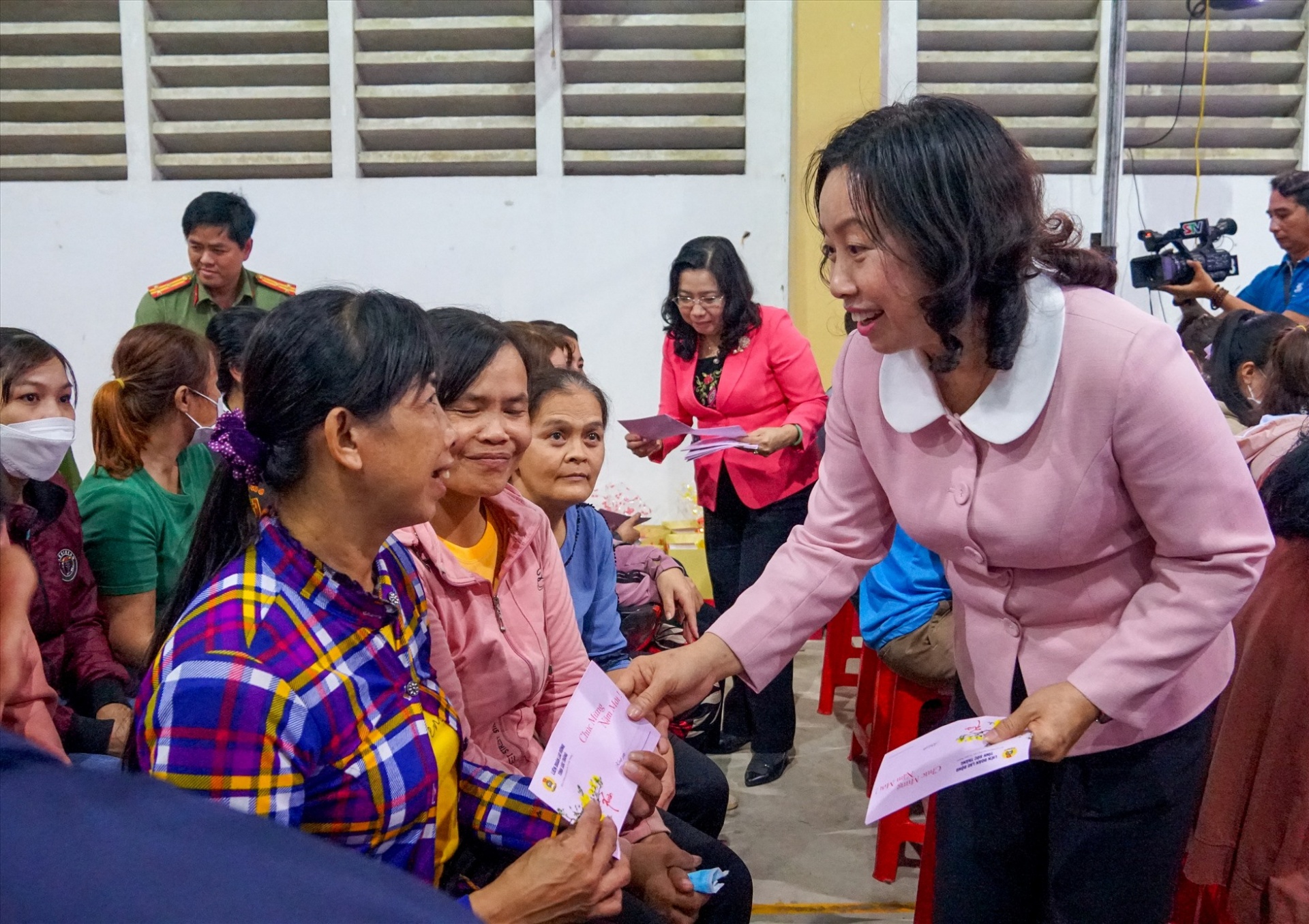 Sóc Trăng: Lan toả hương Xuân, gắn kết yêu thương tại Chợ Tết Công đoàn 2023