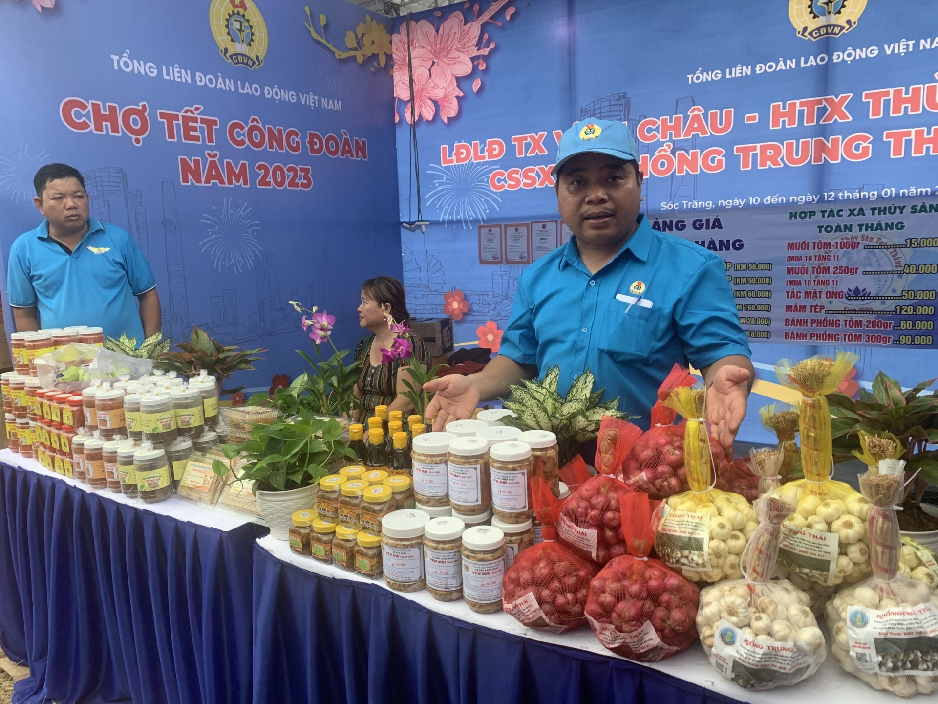 Sóc Trăng: Lan toả hương Xuân, gắn kết yêu thương tại Chợ Tết Công đoàn 2023