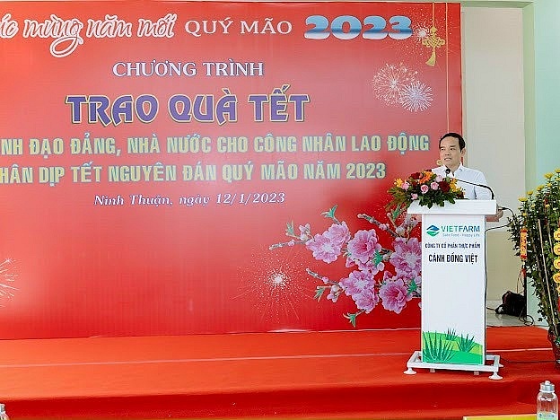 Phó Thủ tướng thăm, tặng quà cho công nhân, NLĐ khó khăn tỉnh Ninh Thuận Phó Thủ tướng thăm, tặng quà cho công nhân, NLĐ khó khăn tỉnh Ninh Thuận