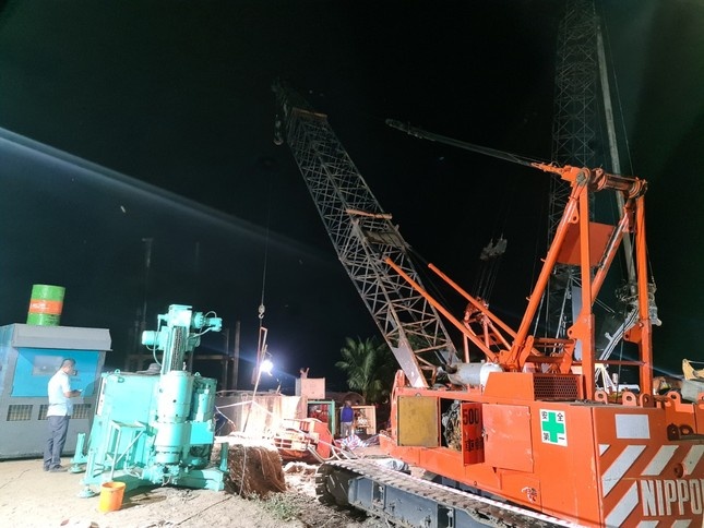 Vụ bé 10 tuổi rơi ống sâu 35m: Đến ngày thứ 14 chỉ mới đào sâu được khoảng 10m