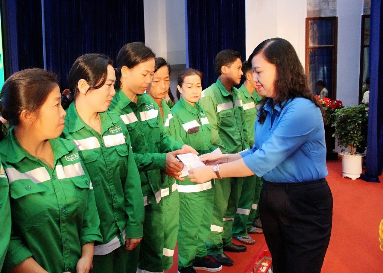 Cà Mau: Chợ Tết Công đoàn 2023 ấm áp yêu thương