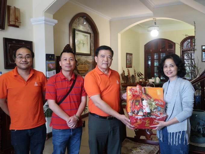 Chăm lo Tết gia đình cán bộ, đoàn viên ở xa Tổ quốc Chăm lo Tết gia đình cán bộ, đoàn viên ở xa Tổ quốc