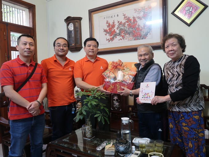 Chăm lo Tết gia đình cán bộ, đoàn viên ở xa Tổ quốc Chăm lo Tết gia đình cán bộ, đoàn viên ở xa Tổ quốc