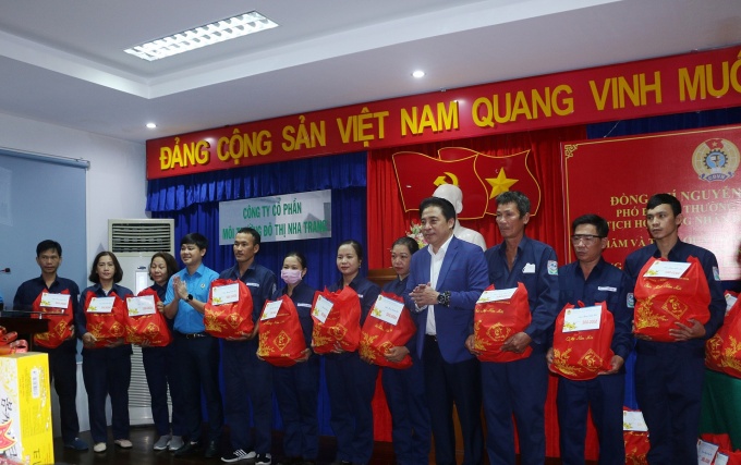 Công đoàn Khánh Hòa chăm lo Tết cho công nhân lao động khó khăn Công đoàn Khánh Hòa chăm lo Tết cho công nhân lao động khó khăn