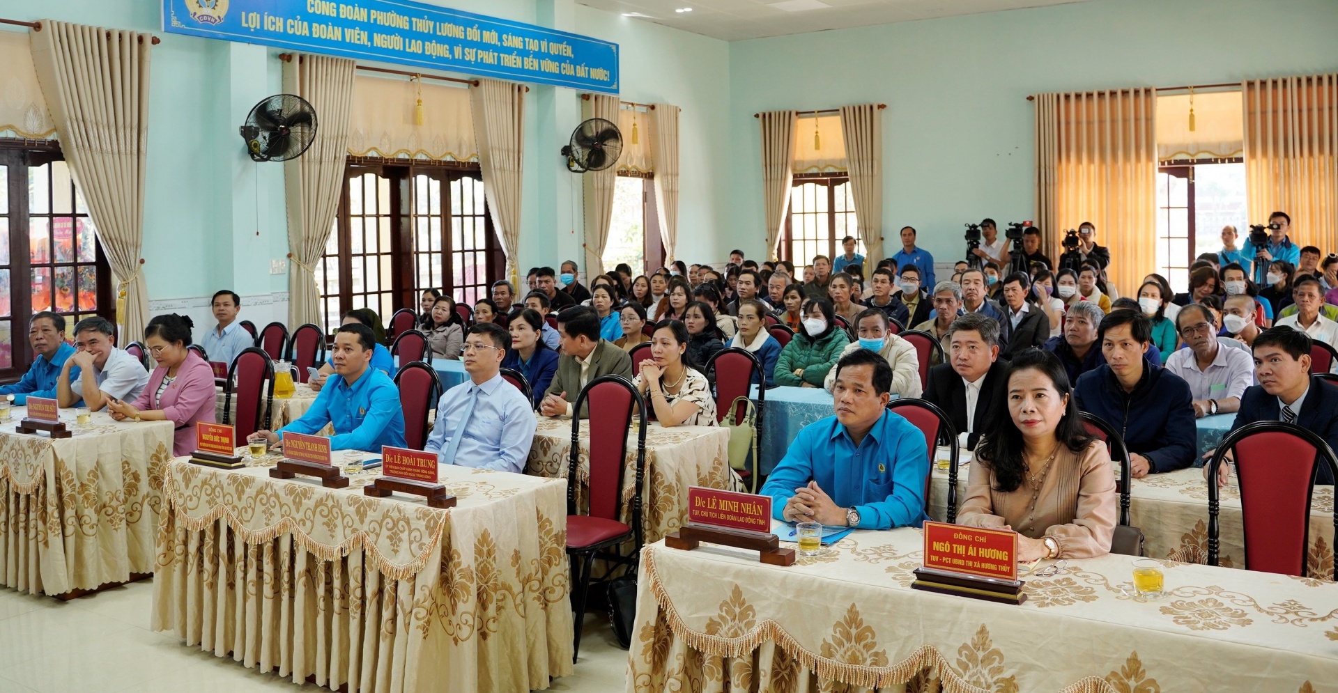 Trưởng ban Đối ngoại Trung ương Lê Hoài Trung thăm, tặng quà Tết cho công nhân lao động Trưởng ban Đối ngoại Trung ương Lê Hoài Trung thăm, tặng quà Tết cho công nhân lao động